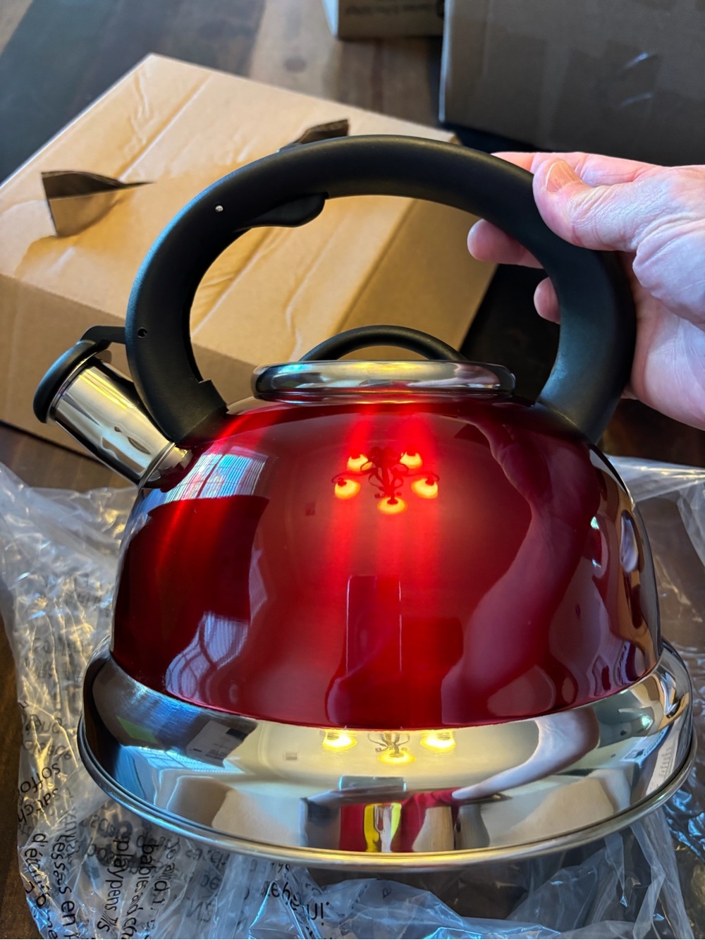 Amazon Basics 2.5 Qt (2.3L) Whistling Tea Kettle Red - New In Box!